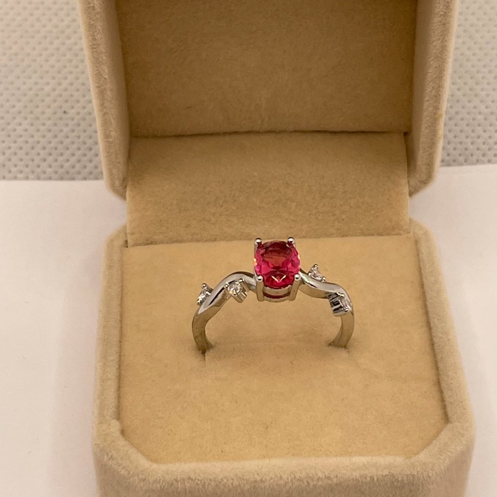 WHITEGOLD RUBY WEDDING RING - Picture 3 of 6